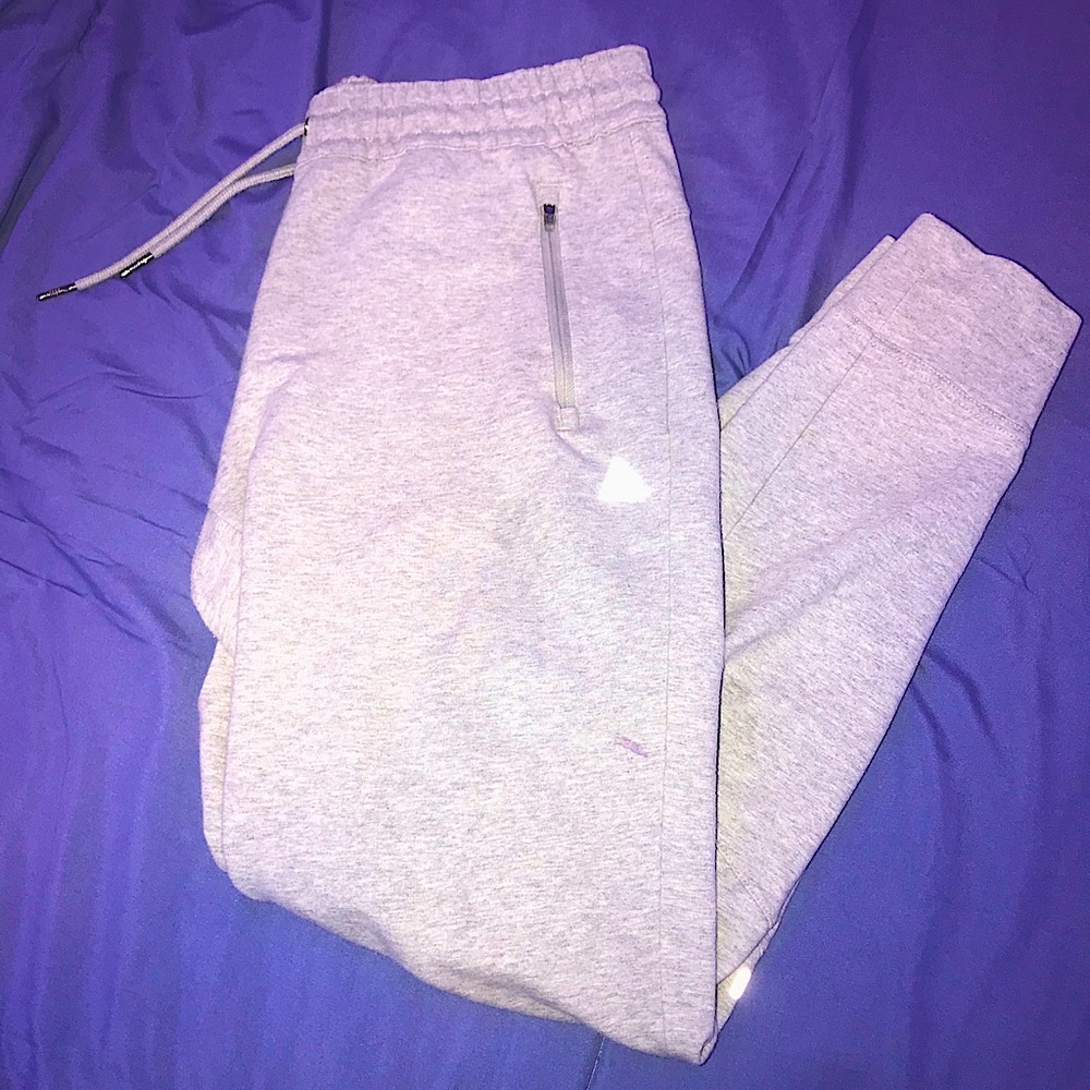 Light grey Reebok Sweats!💜